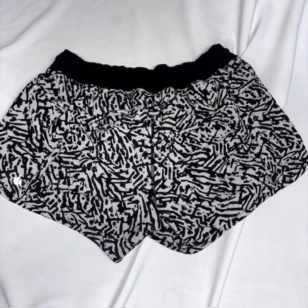 Lululemon Tracker Short V Black White Animal Print Running Shorts Size 10 - Picture 2 of 5